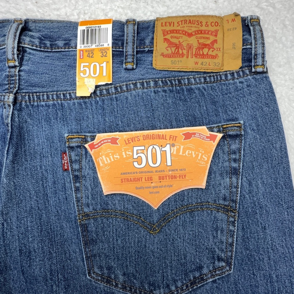 Levis 501 Original Fit Jeans Mens 42x32 Blue Straight Leg Button Fly 005010193